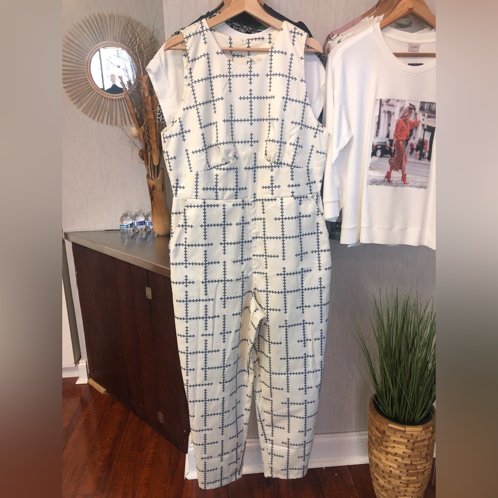 Jumpsuit with pocket.